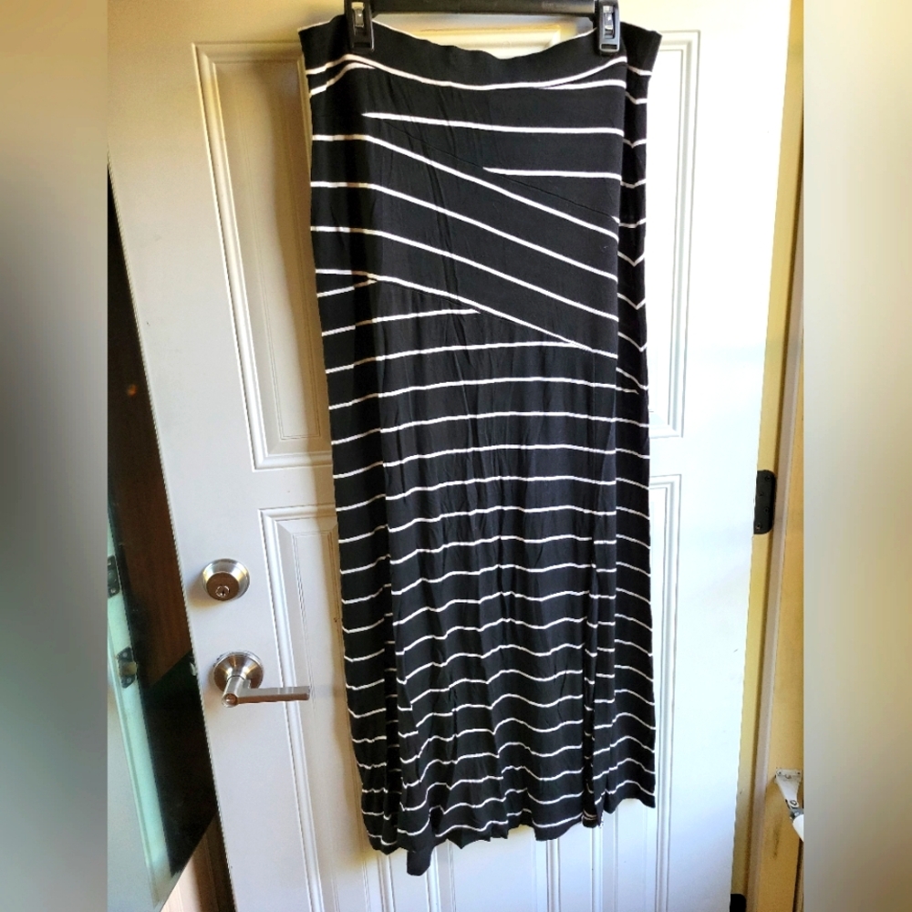 Fever women size medium black white striped maxi skirt